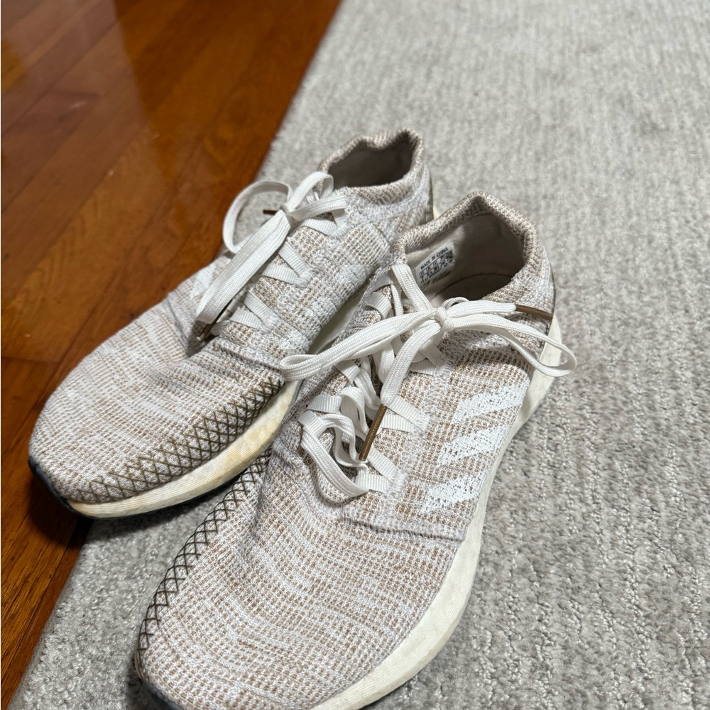 ADIDAS WOMEN SIZE 7 SHOE